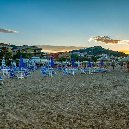 Hotel Miramare - Сильви-Марина Экстерьер фото